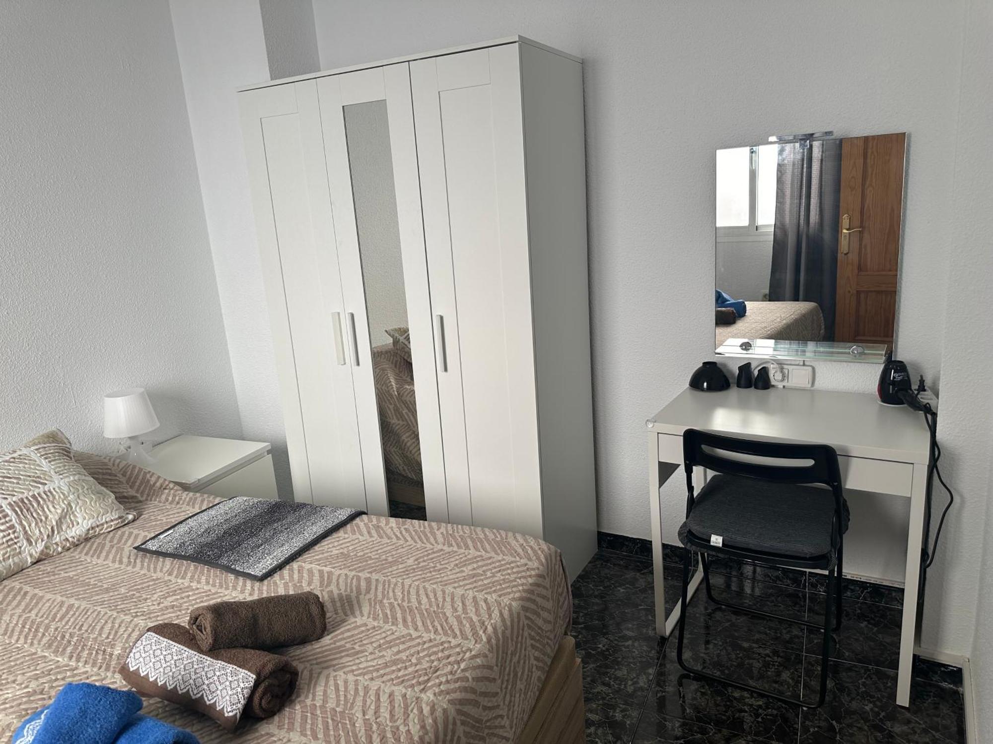 Almeria Centro Habitacion Privada En Apartamento Compartido Ngoại thất bức ảnh