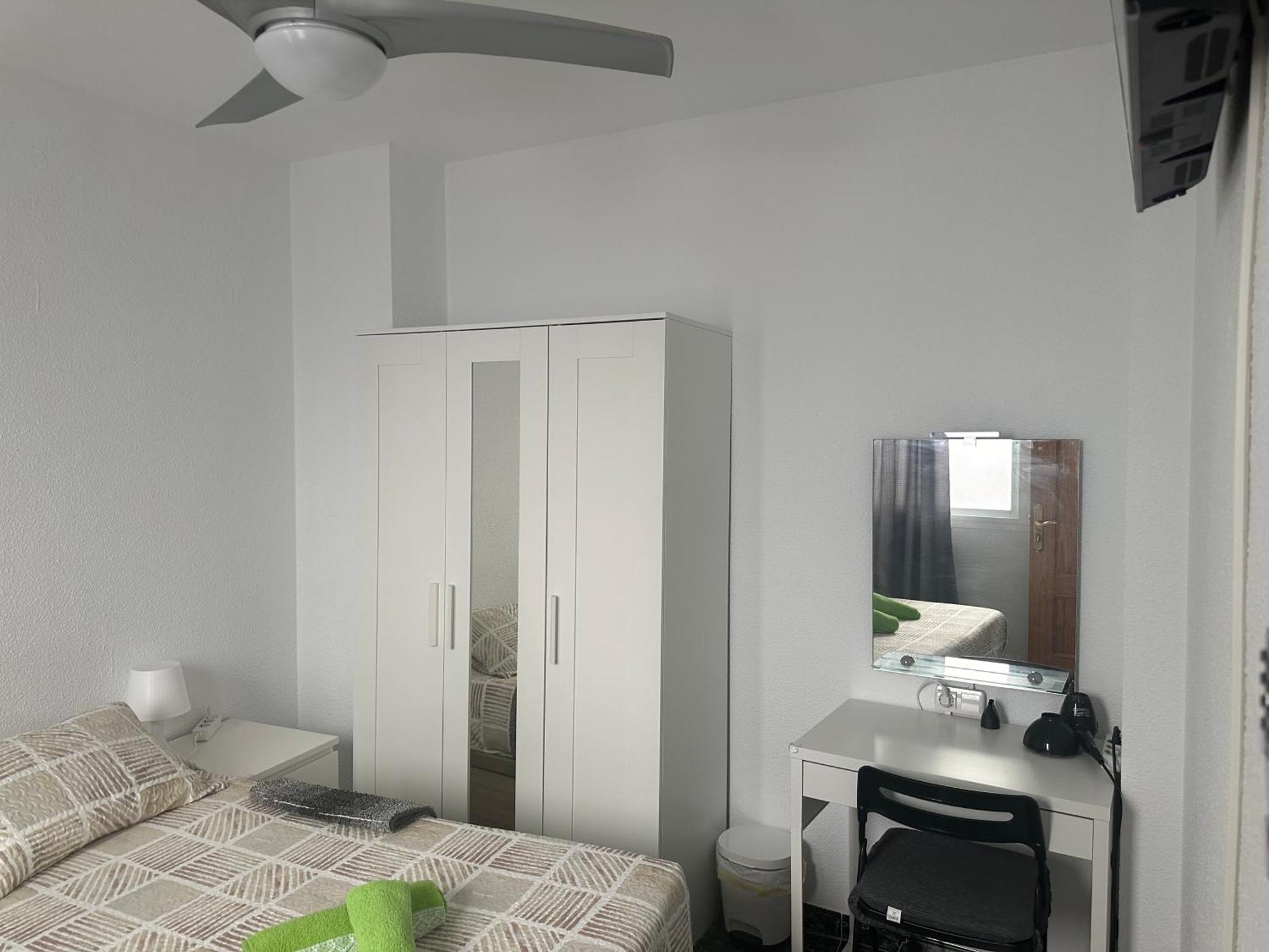 Almeria Centro Habitacion Privada En Apartamento Compartido Ngoại thất bức ảnh