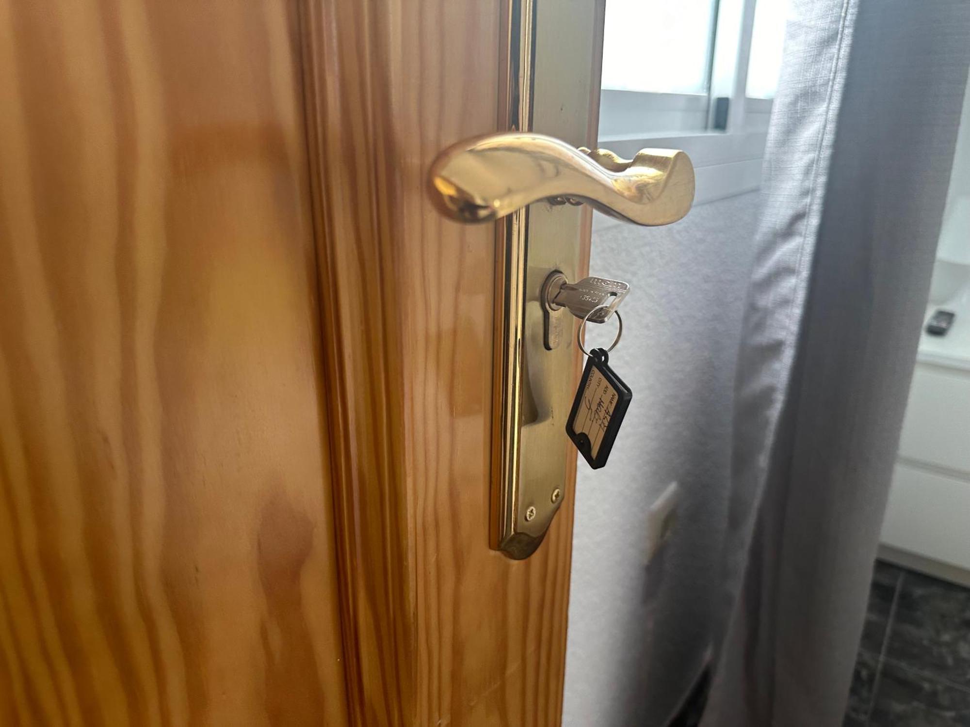 Almeria Centro Habitacion Privada En Apartamento Compartido Ngoại thất bức ảnh