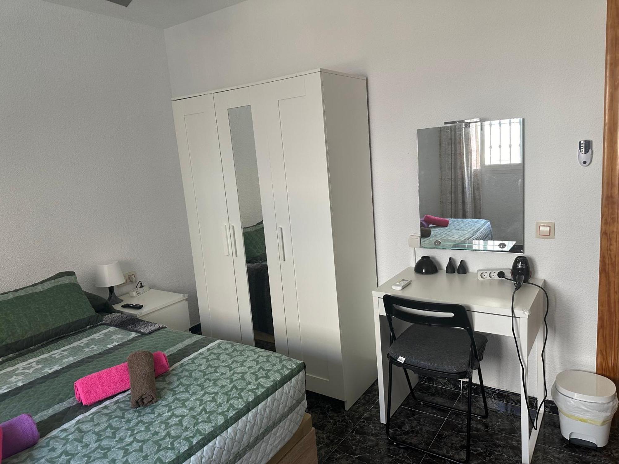 Almeria Centro Habitacion Privada En Apartamento Compartido Ngoại thất bức ảnh