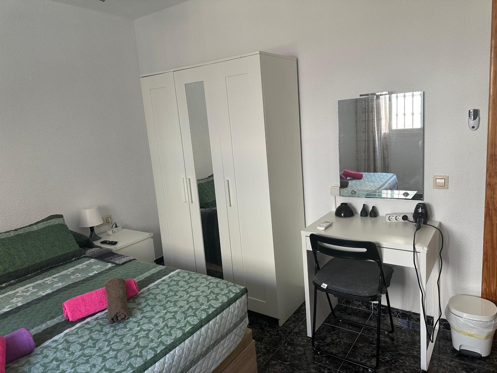 Almeria Centro Habitacion Privada En Apartamento Compartido Ngoại thất bức ảnh