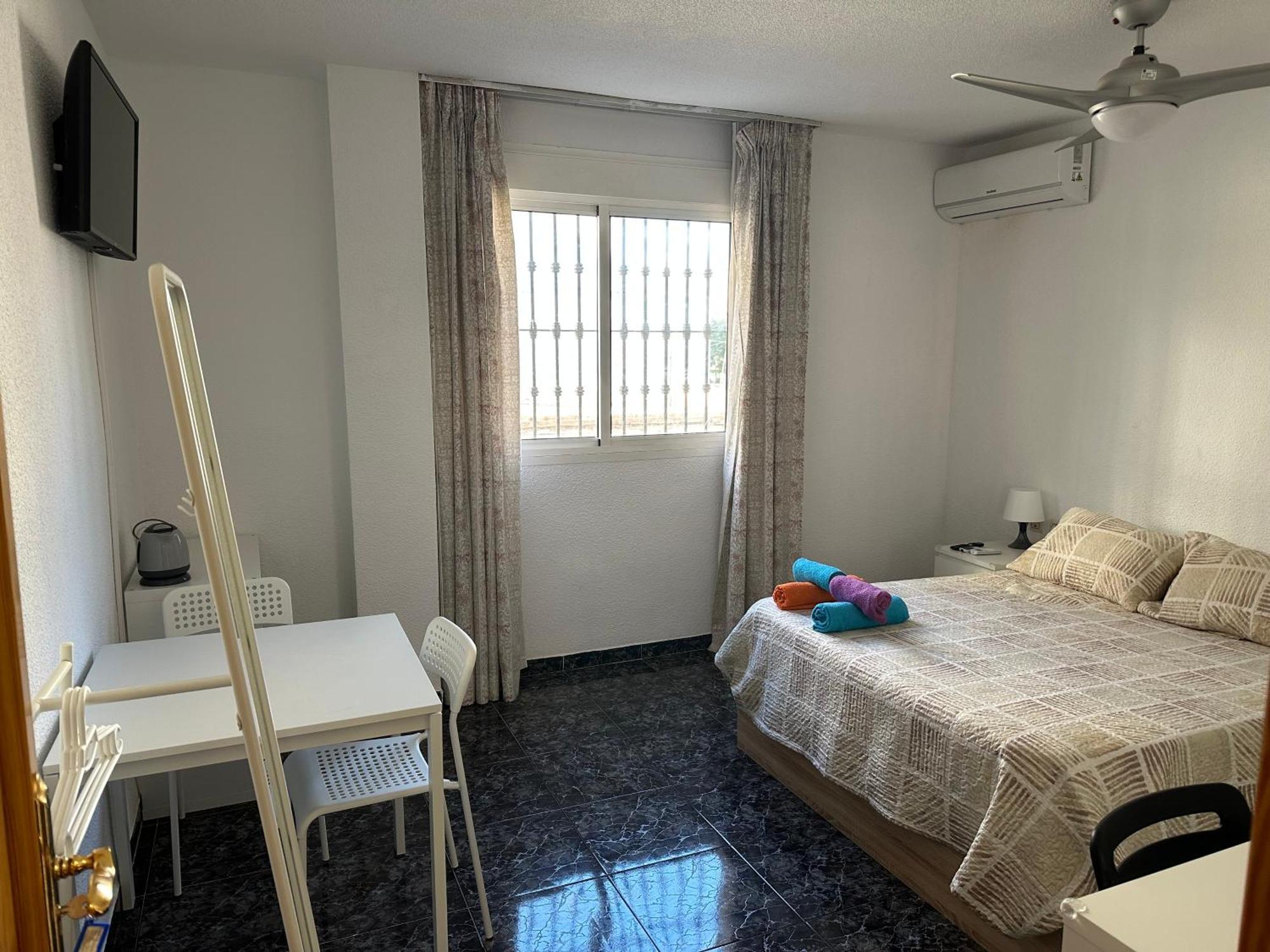 Almeria Centro Habitacion Privada En Apartamento Compartido Ngoại thất bức ảnh