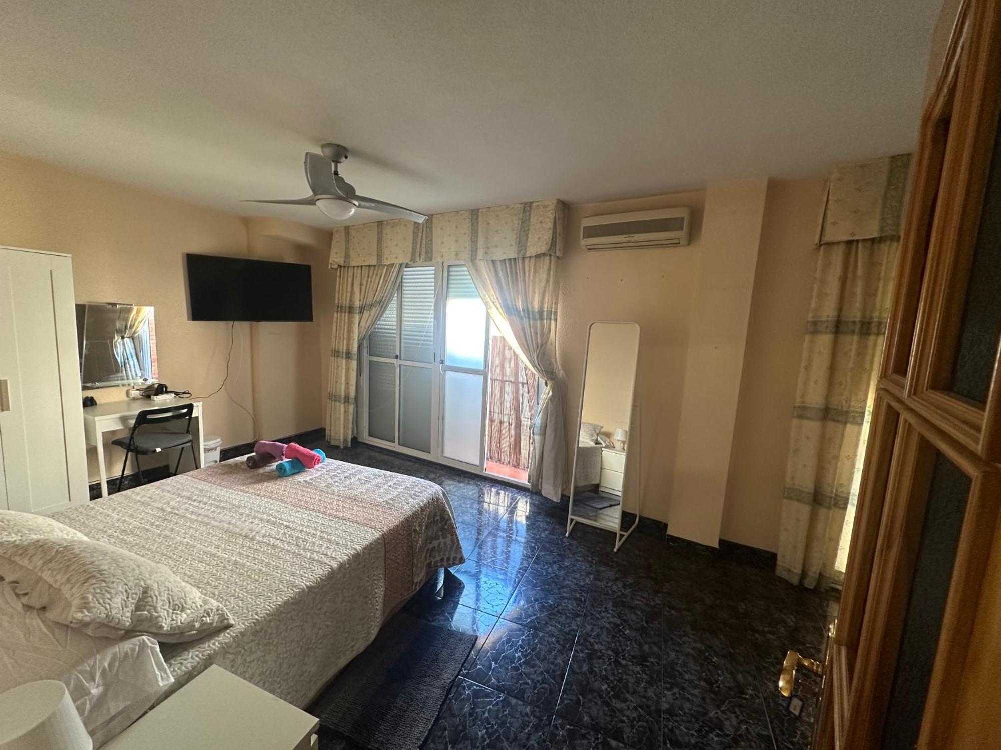 Almeria Centro Habitacion Privada En Apartamento Compartido Ngoại thất bức ảnh