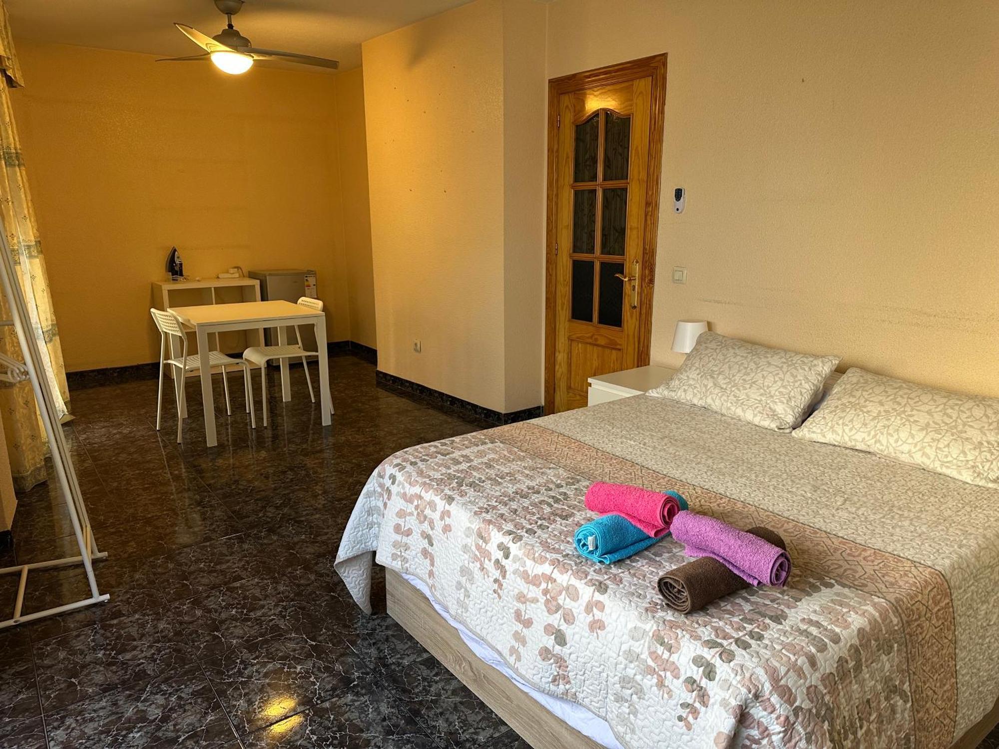 Almeria Centro Habitacion Privada En Apartamento Compartido Ngoại thất bức ảnh