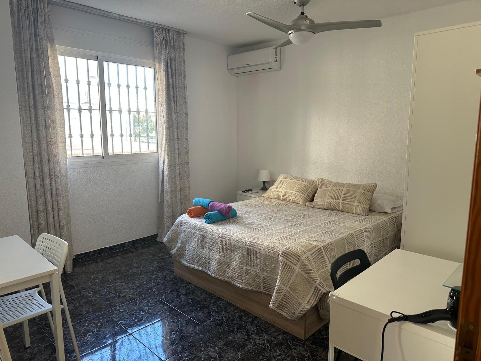 Almeria Centro Habitacion Privada En Apartamento Compartido Ngoại thất bức ảnh